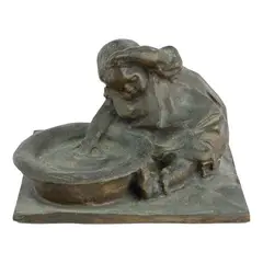 Michele Vedani, Little girl with plate, sculpture in volume, in dark patina bronze