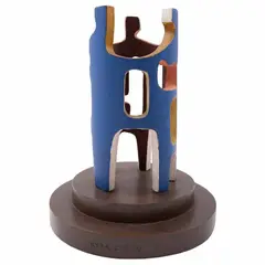 La familia by Luis Ortiz Monasterio, Escultura en madera en base de bronce, offered Aug 2023