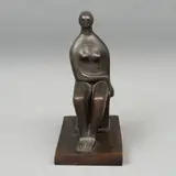 Mujer Sentada, SIGLO XX, Bronce, patinada en color marrón