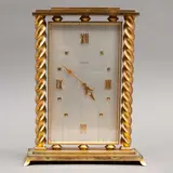 Reloj de Mesa, SUIZA, SIGLO XX, Bronce dorado, carátula metálica, números romanos y tachones, forma cuadrangular, laterales a manera de columnas salomónicas