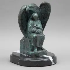 MADONNA DEL SEGURO SOCIAL by Federico Cantú Garza, Bronce, patinado en color verde, offered Feb 2023