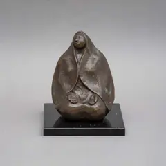 Mujer sentada by Jorge Luis Cuevas, Escultura en bronce, offered Dec 2022