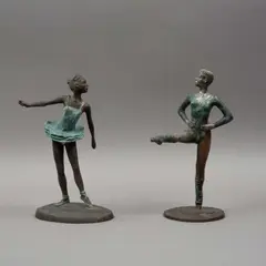 LOTE DE 2 ESCULTURAS by F. Camacho, Esculturas en bronce 38/50, offered Jul 2022