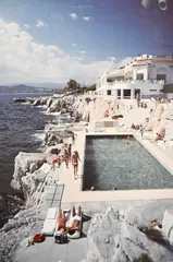 Slim Aarons, Hotel Du Cap - Eden Roc Pool, photograph reproduction on metal