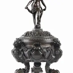 Antonio Pandiani, Venus Marina Inkwell, Fine Renaissance-style bronze inkwell. The cup is supported by lion protomes resting on high volute feet. On