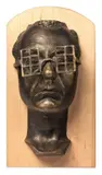 Man Ray, Autoritratto, 1971, scultura in bronze