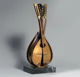 Arman, Mandolino, 1996, scultura in bronze and vetro di Murano