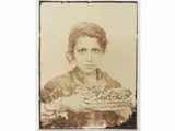 Wilhelm von Gloeden, Taormina Giovane Siciliana con cesto d’uva, 1910 circa
