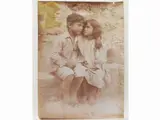 Gaetano D'Agata, Bimbi abbracciati, 1920 circa, 1883, vintage albumen print