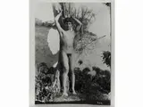 Wilhelm von Gloeden, Taormina Nudo maschile e albero, 1910 circa