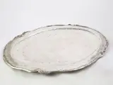 A large silver service tray by Graziella Laffi, 1923, di forma ovale, offered Oct 2020