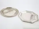 Two small silver trays by Graziella Laffi, 1923, uno di forma circolare martellato ed un altro ottagonale, offered Oct 2020