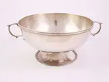 A sterling silver bowl by Graziella Laffi, 1923, di forma circolare, offered Oct 2020