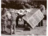 Wayne Miller, Bambini e genitori in discarica 1974, 1918, vintage gelatin-silver print on baryta paper