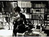Uliano Lucas, Donna in libreria 1974, vintage gelatin-silver print on baryta paper