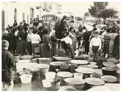 Folla in attesa dell'acqua Palermo 1975 by Nicola Scafidi, 1925, vintage gelatin silver print on baryta paper, offered Mar 2020
