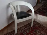 Group of Six Chairs, Poltronova 1960 by Giovanni Battista Bassi, 1926, di cui cinque con struttura in legno laccato bianco con seduta imbottita in cuoio marrone, offered Oct 2019