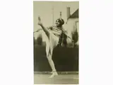 Clarence Sinclair Bull, Keep your feet free and loose: Anita Page negli Studios Metro-Goldwyn-Mayer 1920 circa, 1896, vintage gelatin silver print on baryta paper
