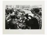 John Launois, Venditore di cappelli davanti allo stabilimento Fiat di Torino 1978, 1928, vintage gelatin silver print on baryta paper