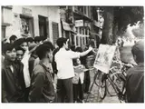 Tiziano Terzani, Un artiste peint un paysage dans une rue d'Hanoi 1976, 1938, vintage gelatin silver print on resin coated paper