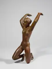 Georg Kolbe, Kniende I (Nereide), 1923, Bronze mit rotbrauner Patina. Höhe: 30,7 cm (12 ⅛ in.)