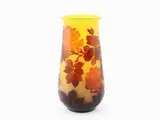 An Early 20th Century Cameo Glass Vase by Émile Gallé, 1846, decorato con rose nei toni del rosso-arancio on fondo giallo, offered Mar 2018