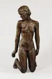 Georg Kolbe, Kniende, 1926, Bronze mit goldbrauner Patina. Höhe: 55 cm (21 ⅝ in.)