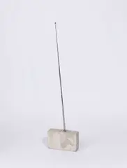Isa Genzken, Spatz, 1992, Beton, Antenne