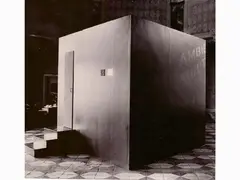 Franco Vaccari, Esposizione in tempo Reale n° 20 - Ambiente grigio multiuso, bellezza Divina 1987, vintage gelatin-silver print