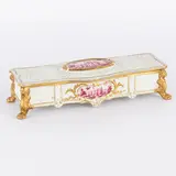 Senza titolo by A Porcelain Box, 20Th Century & Slightly Worn, offered Sep 2022