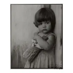 Alberto Korda, La niña de la muñeca de palo, 1959, gelatin silver print