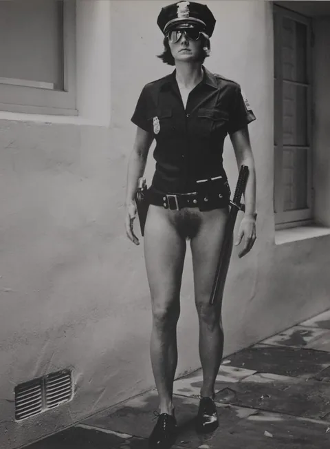 Helmut Newton, Evi as Cop, Engraving