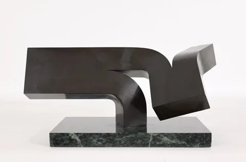 Clement Meadmore, Offshoot, 1982, bronze