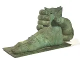 Igor Mitoraj, Piede con mano 2001