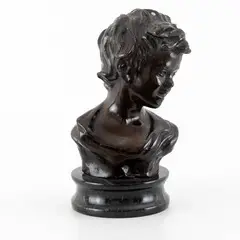 Vincenzo Cinque, Napoli, 1882 ; 1964 / Testa di scugnizzo / Firmato V Cinque sul retro, bronze