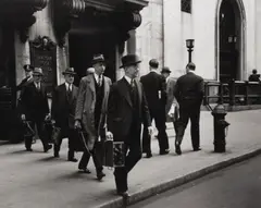 Carl Mydans, Chain Gang of the New York Stock Exchange, 1937, Gelatin silver print