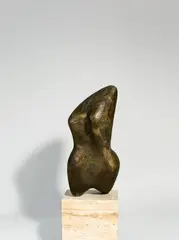 Bernhard Heiliger, Weiblicher Torso II, 1953, Bronze mit brauner Patina, auf Steinsockel montiert