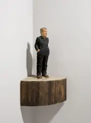 Eckfigur Mann schwarz by Stephan Balkenhol, 1998, Buche, bemalt, sold Jul 2020