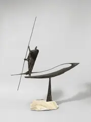Bernhard Heiliger, Kleiner Fährmann, zweite Fassung, 1956, Bronze mit schwarzbrauner Patina, auf Marmorsockel montiert