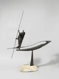 Bernhard Heiliger, Kleiner Fährmann, zweite Fassung, 1956, Bronze mit schwarzbrauner Patina, auf Marmorsockel montiert