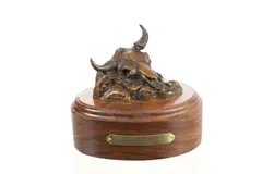 Dave Hodges, Featured in this lot is this, bronze sculpture