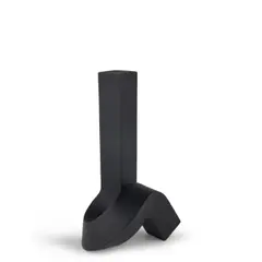 Clement Meadmore, Hereabout, resin and glass