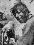 Fosco Maraini, Nomade ("drok-pa") col suo cane nelle vicinanze di Kalashar, Tibet, giugno 1937, Fotografia in bianco e nero