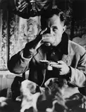Fosco Maraini, Giuseppe Tucci sorseggia un tè, Tibet 1937