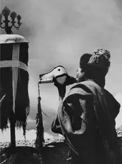 Monaco che suona la buccina, eremo a nord di Gyantse, sul monte Ship-ta, Tibet, agosto 1937 by Fosco Maraini, Fotografia in bianco e nero, offered Nov 2014