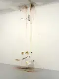 Rebecca Horn, Painting Machine (Malmaschine), 1988, Metallkonstruktion, Motor, Pinsel, Pigment und mit Leinwand bespannte Keilrahmen. Höhe: ca. 400 cm (approx. 157 ½ in.)