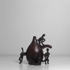 Mariano Rodríguez, Jarrón con fiesta del amor, bronze with brown patina