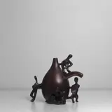 Mariano Rodríguez, Jarrón con fiesta del amor, bronze with brown patina