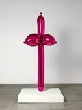 Jeff Koons, Balloon Venus Dolni Vestonice (Magenta), 2013-2017, mirror-polished stainless steel with transparent color coating