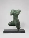 Bernhard Heiliger, Seraph I, 1950, Bronze mit grünlicher Patina, auf neuen schwarzen Steinsockel montiert. Höhe (ohne Sockel): 63,5 cm (25 in.)
